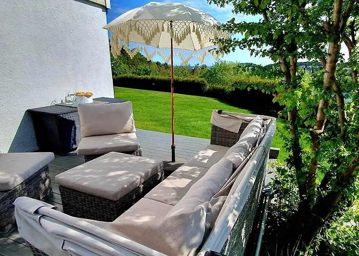 Large Detached House, New Pool Our 24, 1-4 Families